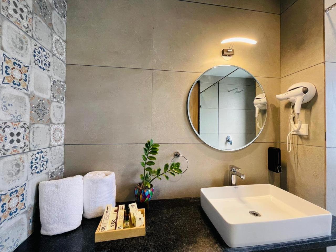 Suramya-A Luxury Boutique Hotel ウダイプル エクステリア 写真